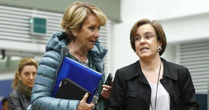 Las portavoces Esperanza Aguirre (izquierda) y Purificación Causapié.