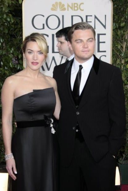 Kate Winslet y Leonardo DiCaprio en los Globos de Oro de 2009 tras grabar Revolutionary Road.