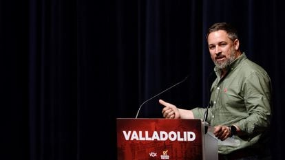 El presidente de Vox, Santiago Abascal, participa en un mitin en Valladolid, este viernes.