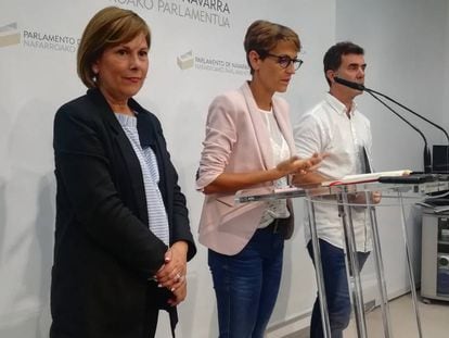 Uxue Barkos, María Chivite y Eduardo Santos explican este viernes el acuerdo en Pamplona para gobernar Navarra.