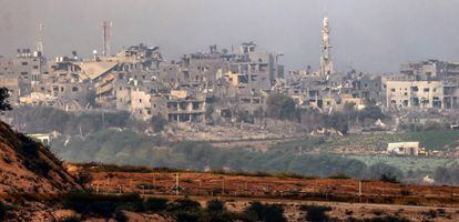 Edificios destruidos en el norte de la franja de Gaza, vistos desde Sderot, Israel. 