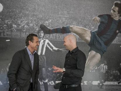 Jorge Valdano y Jordi Cruyff conversan sobre Johan Cruyff en la sede de la Cruyff Foundation en Barcelona.