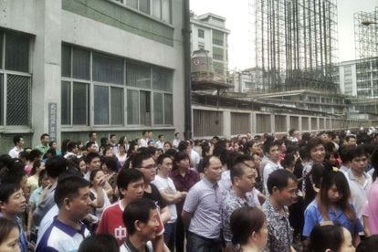 Trabajadores de la factoria Yue Yuen durante la protesta del mi&eacute;rcoles