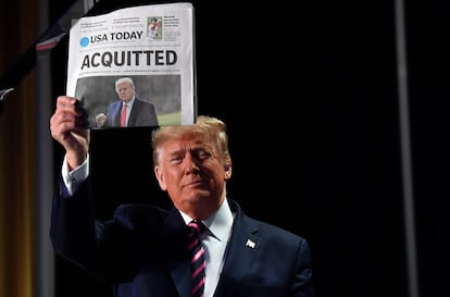 Trump celebrara su absolución en su primer ‘Impeachment’ en febrero de 2020.