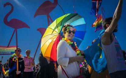 Participantes en el desfile del Orgullo Gay 2014 de Reikiavik (Islandia).