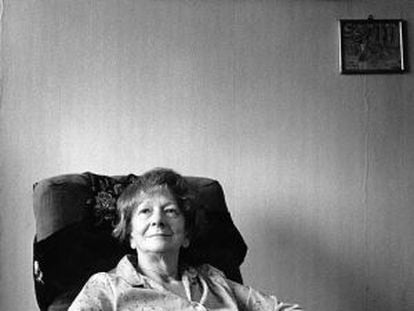 Wislawa Szymborska, en su casa, antes del Premio Nobel de 1996.