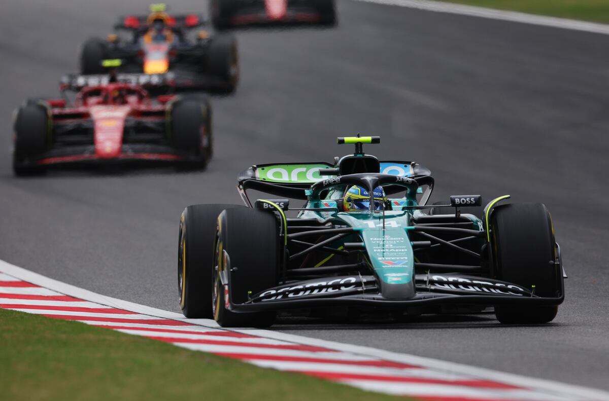 This was the scuffle between Alonso and Sainz in the race to the ‘sprint’ of the F1 Chinese GP
