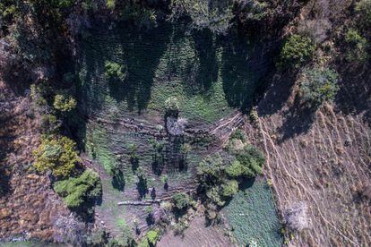 Vista aérea de un plantío de amapolas enclavado en la región montañosa del Estado de Guerrero.
