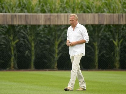 Kevin Costner, durante un partido de béisbol celebrado en Dyersville, Iowa, en agosto de 2021.