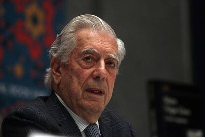 Mario Vargas Llosa, en la presentación de Cinco esquinas en la Feria Internacional del Libro de Guadalajara.