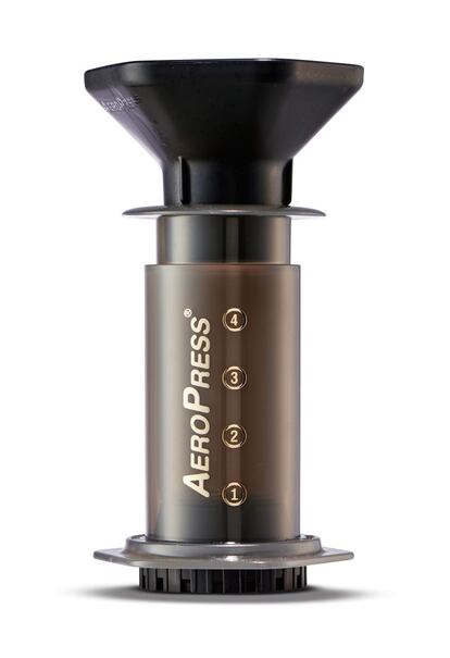 Con la Aeropress se puede conseguir un resultado concentrado y un sabor intenso, similar al de la italiana.