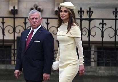 Abdala de Jordania y la reina Rania llegan a la abadía de Westminster para asistir a la coronación de Carlos III. 