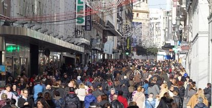 Imagen de la calle Preciados de Madrid durante la campaña de Navidad.