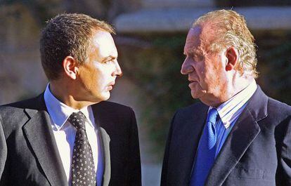 El presidente del Gobierno, José Luis Rodríguez Zapatero, con el Rey don Juan Carlos, en 2006