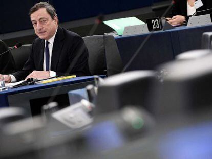 Draghi, durante su intervenci&oacute;n en la Euroc&aacute;mara.