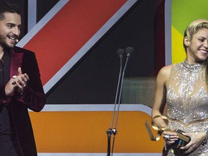 Maluma y Shakira durante la Gala 40 Principales.