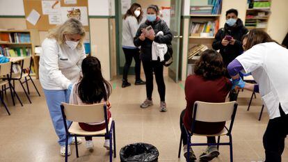 Vacunación, el pasado diciembre, en un colegio valenciano.