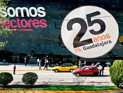 Acceso de Expo Guadalajara al área internacional de la XXV Feria internacional del libro en Guadalajara