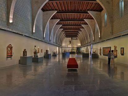 L'aspecte de la sala gòtica on s'exposen els tresors del monestir de Pedralbes, a Barcelona.
