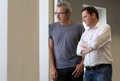 El cineasta Mariano Barroso y el escritor Ignacio Martínez de Pisón.