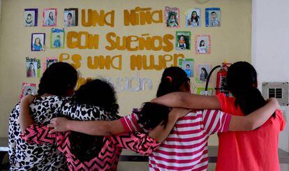 Cuatro de las 'veteranas' que viven en el Refugio de la Niñez Lazos de Amor, en Ciudad de Guatemala.