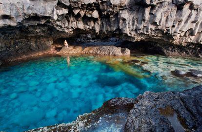 El Charco Azul (El Hierro), es una de las zonas de baño más espectaculares de la isla. Situado en El Golfo, este enclave virgen representa los 'caprichos' de los volcanes.