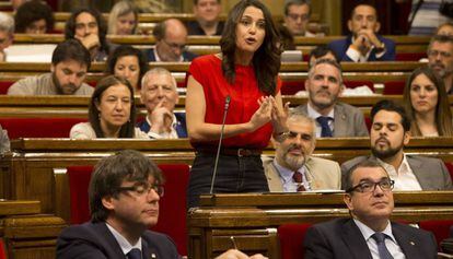 Inés Arrimadas interpel·la Puigdemont al Parlament.