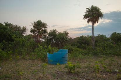 Un viejo tanque que sirvió para almacenar el agua de la comunidad Karcha Balut, del pueblo indígena yshyr ybytoso, en el Chaco paraguayo.