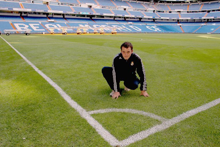 Paul Burgess Jefe De Jardineros Del Santiago Bernabeu Madrid El Pais