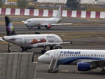 Aviones de aerolíneas 'low-cost' en la Ciudad de México.