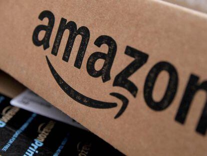 Una caja de Amazon para envío de los pedidos de los clientes.
