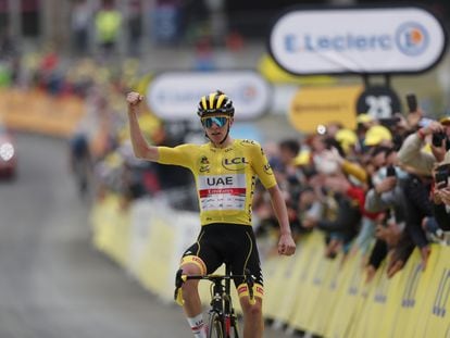 Pogacar celebra su triunfo en la 18ª etapa del Tour de Francia.