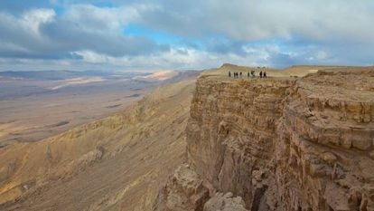 El cráter en Makhtesh Ramon, en el desierto del Néguev (Israel). 