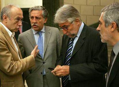 Rodríguez (BNG), López Garrido (PSOE), Sánchez Llibre (CiU) y Llamazares (IU), ayer en el Congreso.