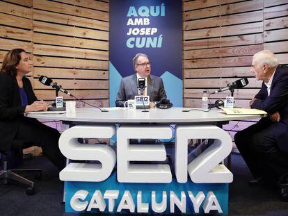 Ada Colau y Ernest Maragall, durante el debate en la cadena SER que moderó Josep Cuní (en el centro). En vídeo, el debate íntegro entre ambos candidatos.