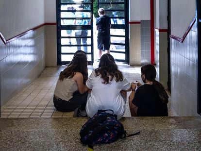 Varias alumnas en un instituto de público de Catarroja (Valencia) en 2021.