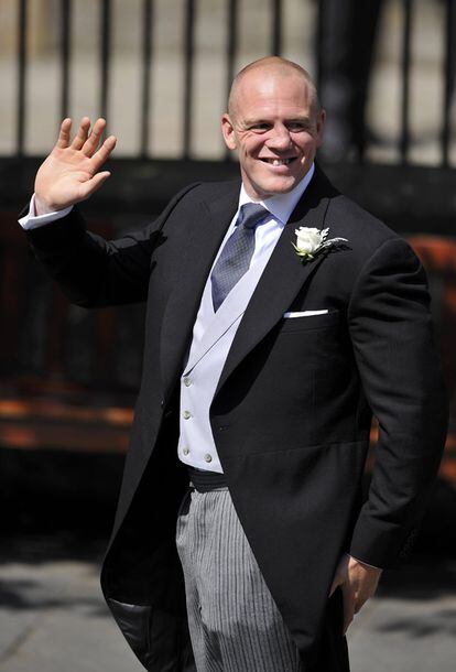 Mike Tindall, capitán del equipo de rugby de Inglaterra, ha llegado a la iglesia antes que la familia real para esperar a la que será su esposa, Zara Phillips.