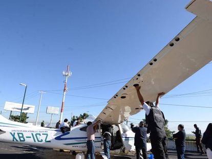 Una avioneta aterriza de emergencia en las calles de Toluca
