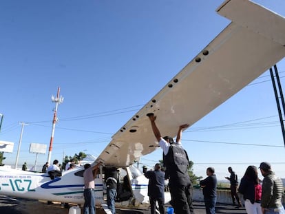 Una avioneta aterriza de emergencia en las calles de Toluca