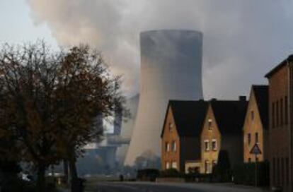 VIviendas junto a una central térmica en Alemania.