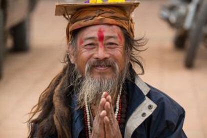 Un devoto hinduista en Bhaktapur, en Nepal.