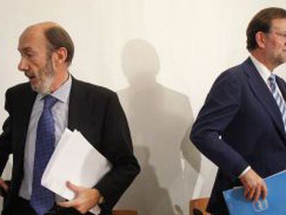Rubalcaba y Rajoy, en un encuentro celebrado en 2010.