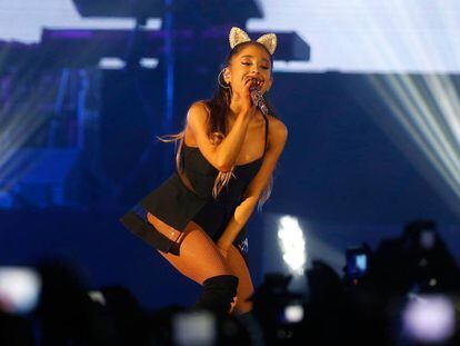 Ariana Grande, en un concert el 2015.