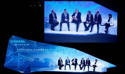 Debate de Siemens Days. En la imagen, de izq a dcha: Miguel Jimenez, Miguel Rego, Enric Tic&oacute;, Manuel Fern&aacute;ndez, Juan Castellano y Rosa Garc&iacute;a.