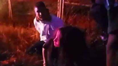 Fotograma del video en el que dos funcionarios de la Marina son localizados.
