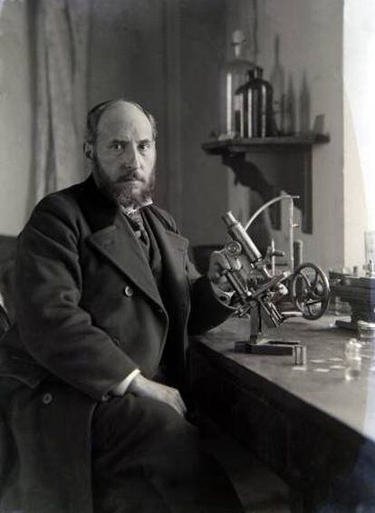 Autorretrato de Cajal en un laboratorio en Madrid.