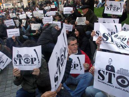 Sentada de protesta que tuvo lugar en la plaza de Zabálburu, de la capital vizcaína. 