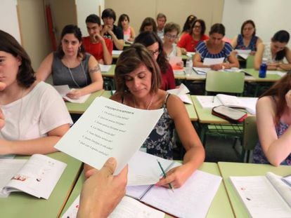 Clases veraniegas de latín en el IES Ortega y Gasset de Madrid. 