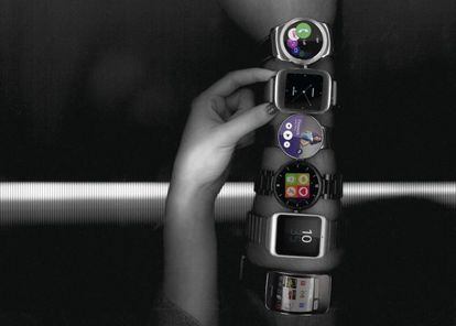 De arriba a abajo; LG Watch Urbane, Asus Zenwatch, Moto 360, Alcatel one touch watch, Sony Smartwatch 3, Samsung Galaxy Gear S