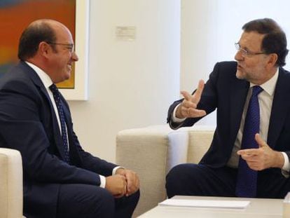 El president del Govern espanyol, Mariano Rajoy, amb el president de Múrcia, Pedro Antonio Sánchez, aquest dimecres.